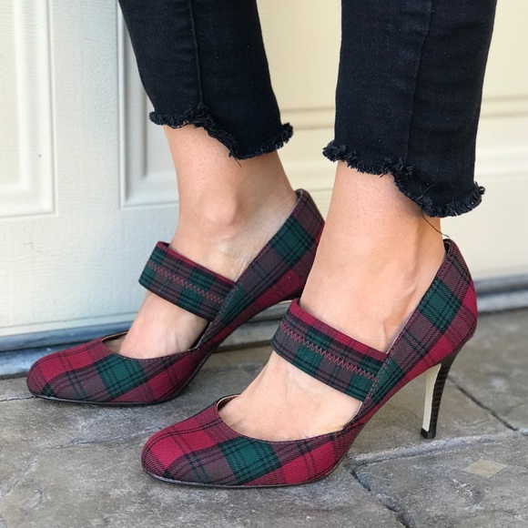 Closed Toe Mary Jane Pump - Picture 3 of 8